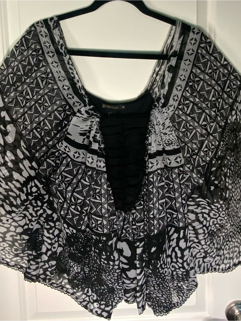 Grass Collection Boho Black & White Printed Women’s Top size medium Flowy Blouse